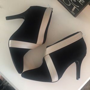 NWT Calvin’s Klein suede ankle booties